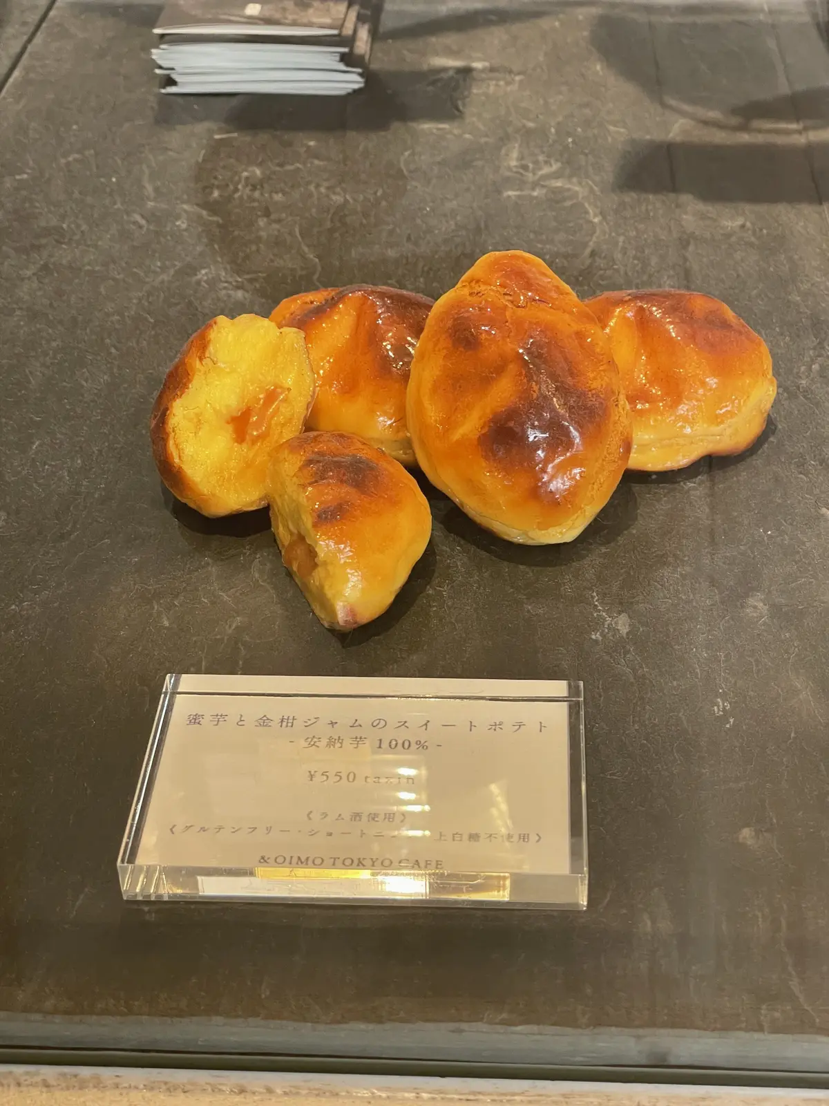 絶品スイーツ、スイーツ、蜜芋、蜜芋パフェ、苺、いちご、イチゴ、ジェラート、アイス、バニラアイス、ミルクアイス、店内、グルテンフリースイーツカフェ、グルテンフリー、お芋パフェ、蜜芋パフェ、OIMOパフェ、& OIMO TOKYO CAFE、お芋カフェ、カフェ、お洒落、お洒落カフェ、おしゃれカフェ、中目黒、大人空間、蜜芋と金柑ジャムのスイートポテト、スイートポテト、安納芋