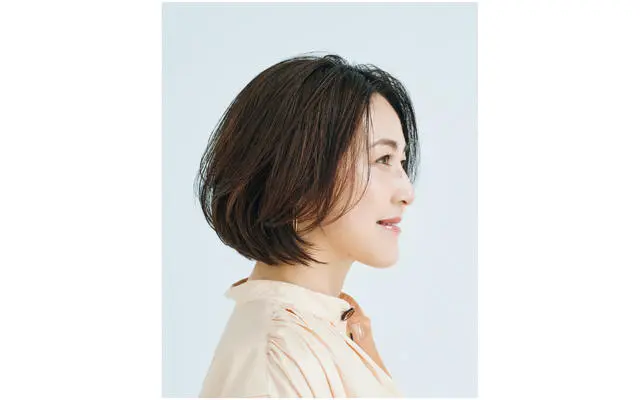 横から見たエレガントなボブヘアスタイル