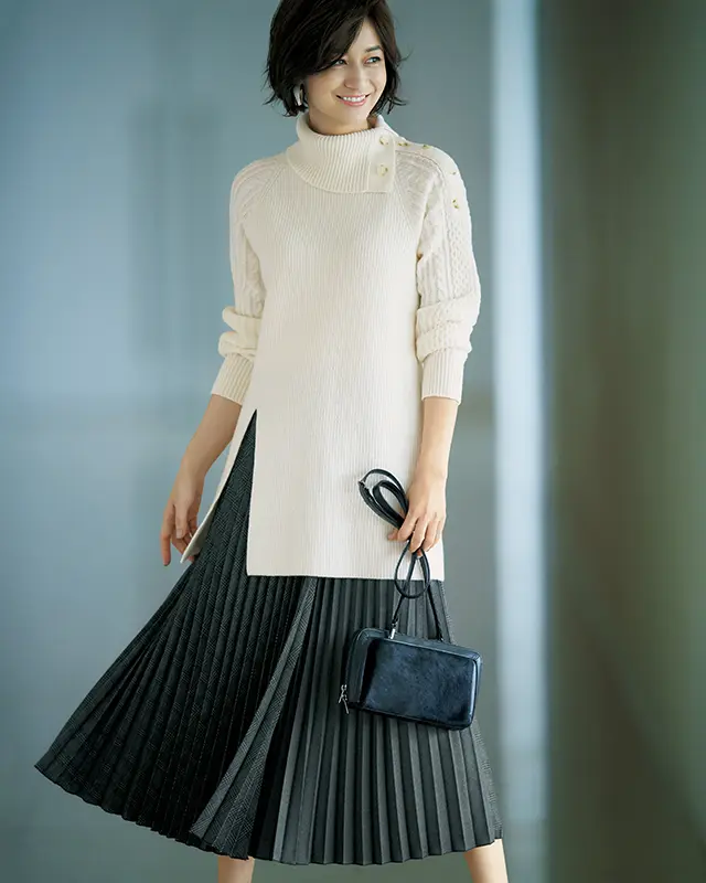 サイドスリットがすっきり見せをかなえるロングニット
