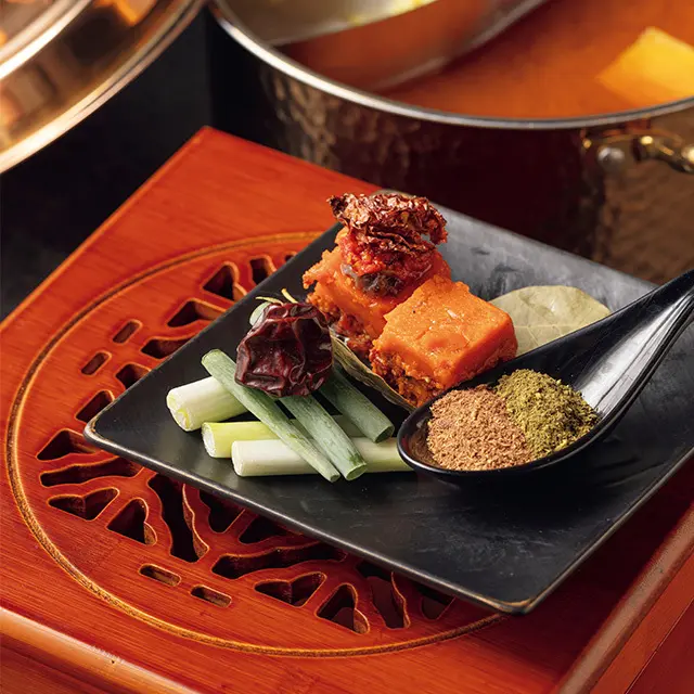 食べる前に、箱入りでサーブされる特製スパイス。