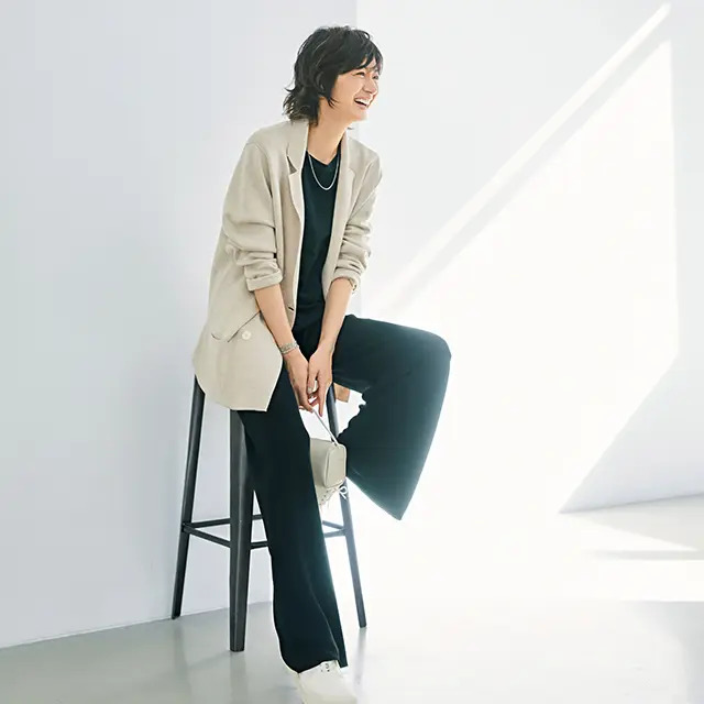 ダブル仕立てがゆったりと心地よい。柔らかなニット素材