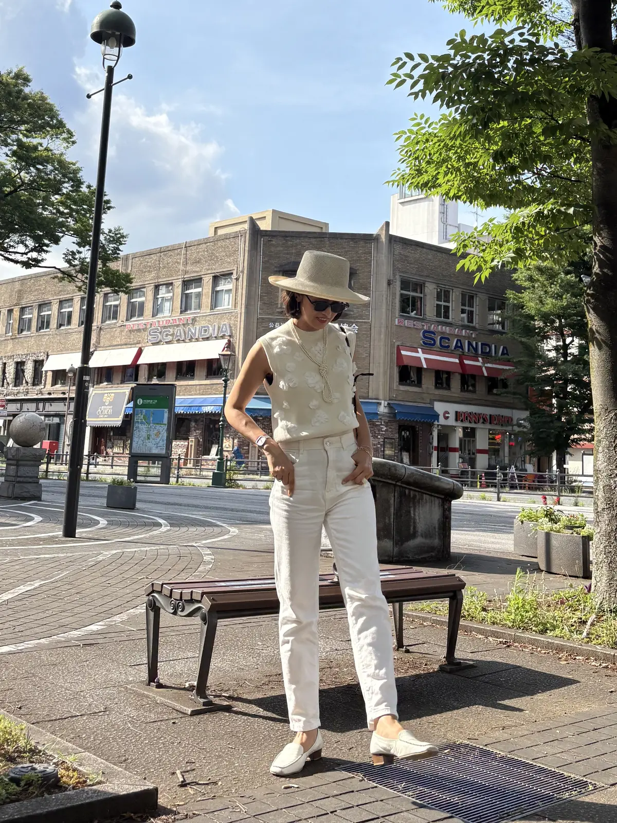 オールホワイトコーデ　ZARA デニム　パール