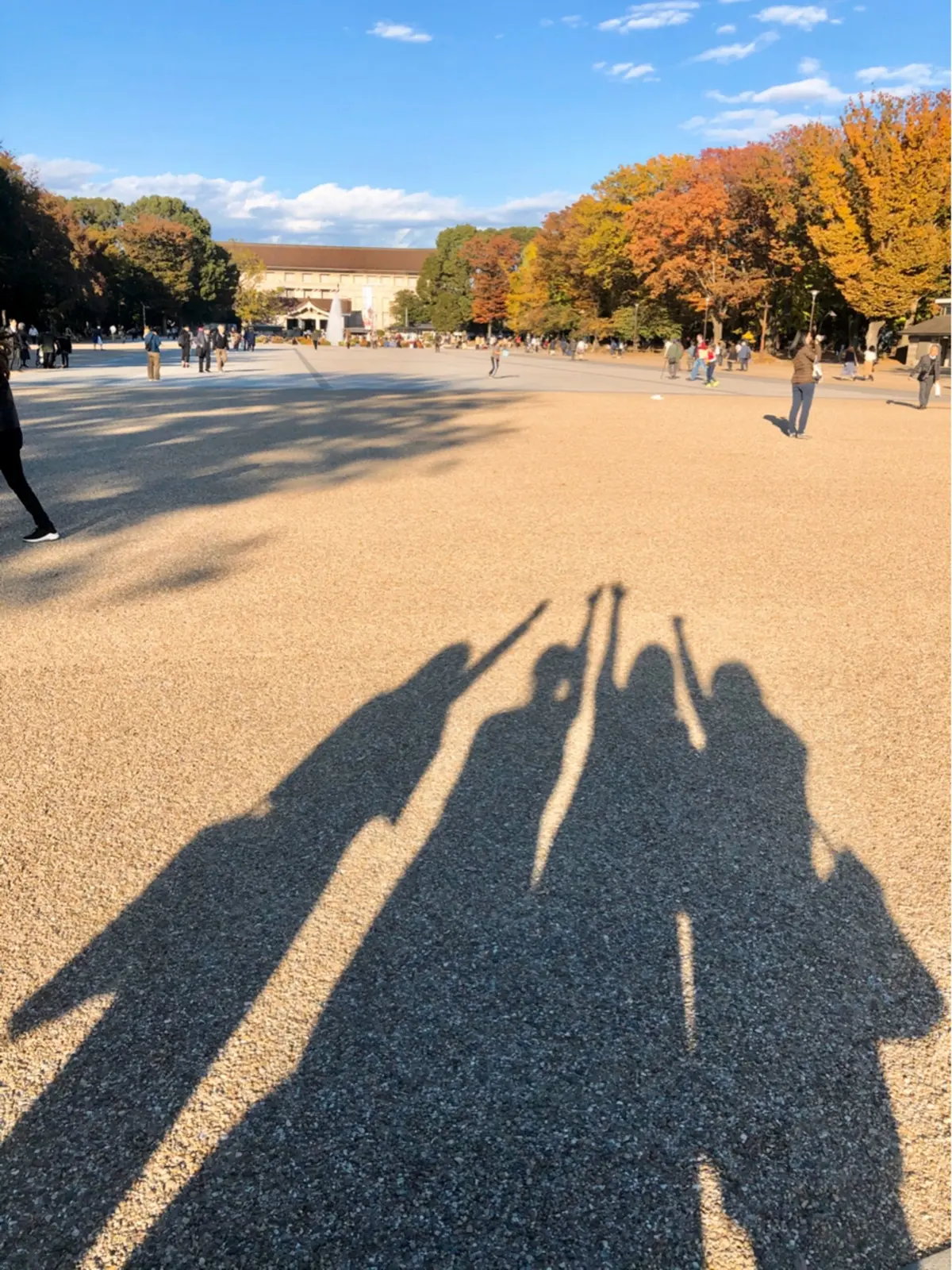 カーキ×グレー渋めコーデで華組ランチ の画像_5