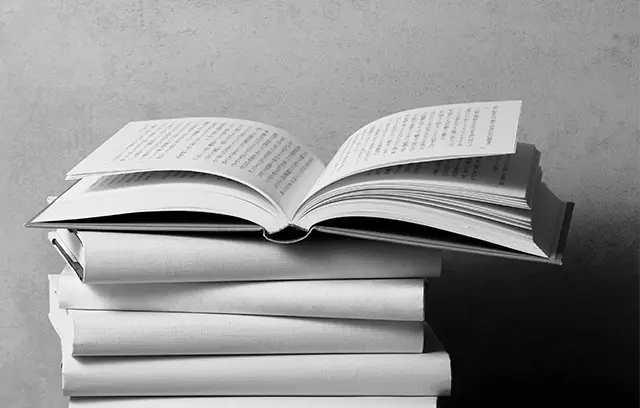 【夏の文芸エクラ大賞】斎藤美奈子さんがコロナ禍の世と話題本を解説！