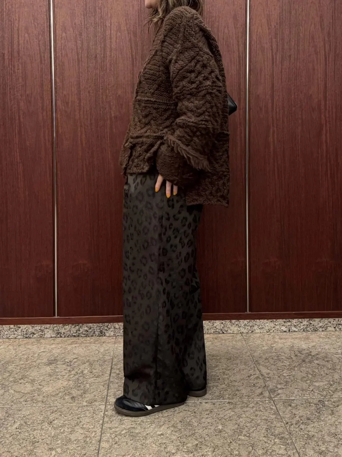 着回しがきく冬の柄パンツをスタッフの私服の画像_5