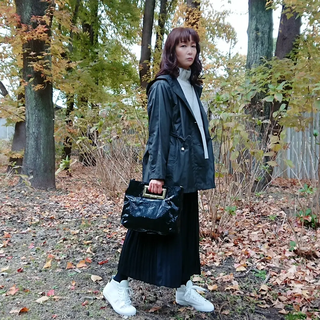 ナイロンアウター  ローゲージニット  プリーツスカート   スニーカー