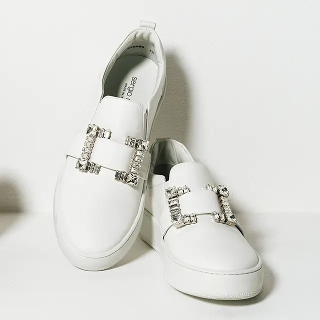 50代が買うべきスニーカーは？大人を素敵にみせる「売れているスニーカー」