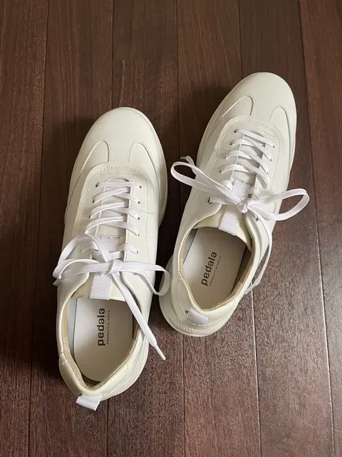 アシックス「ペデラ」スニーカー