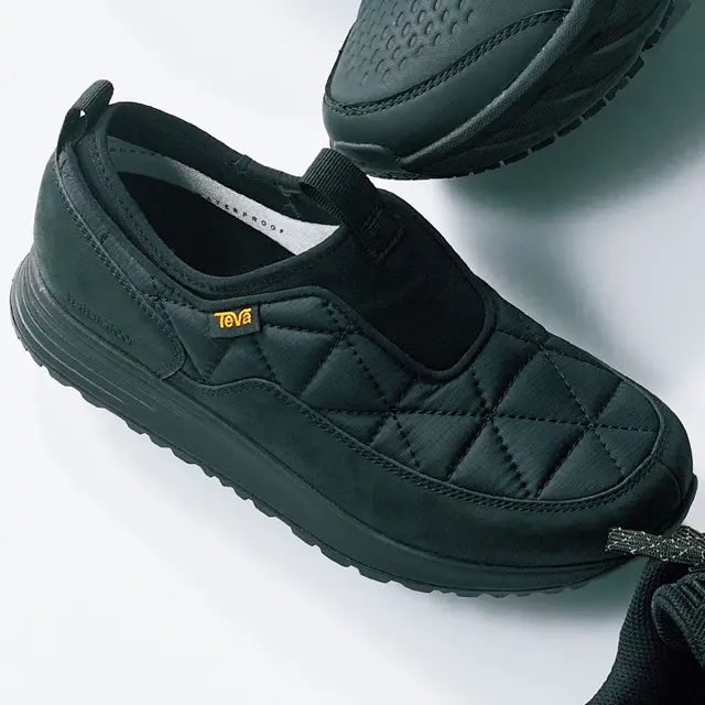 テバのスニーカー