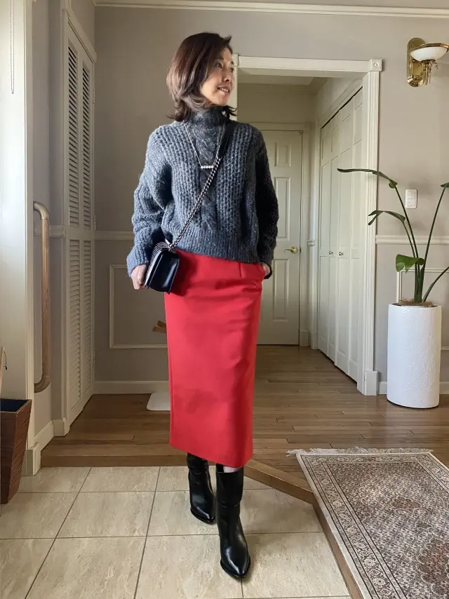 ビビッドカラーでお出掛けスタイルの画像_2