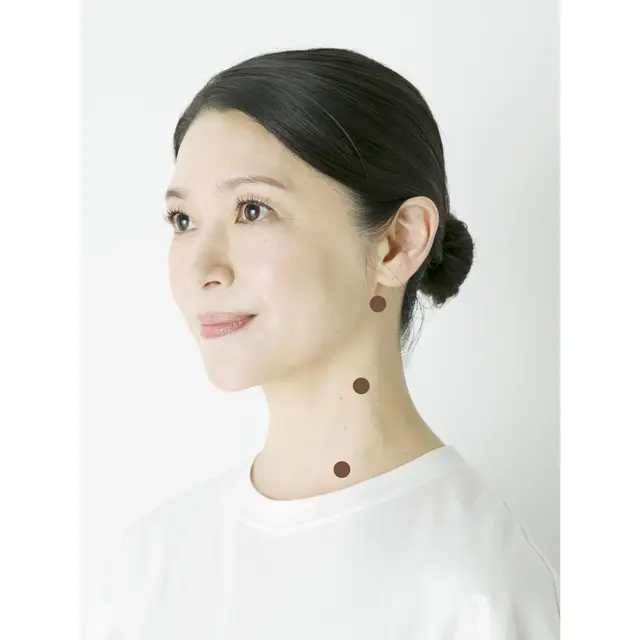 この3カ所を上から下へさする