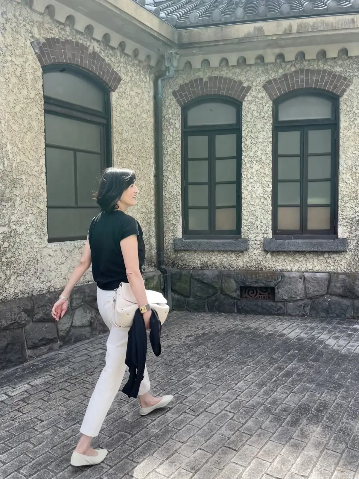 カジュアルなモノトーンコーデでカフェランの画像_6