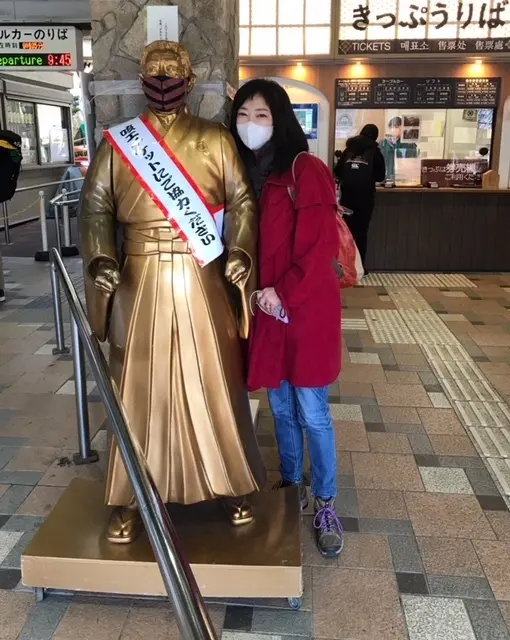 来山者をお出迎えする銅像