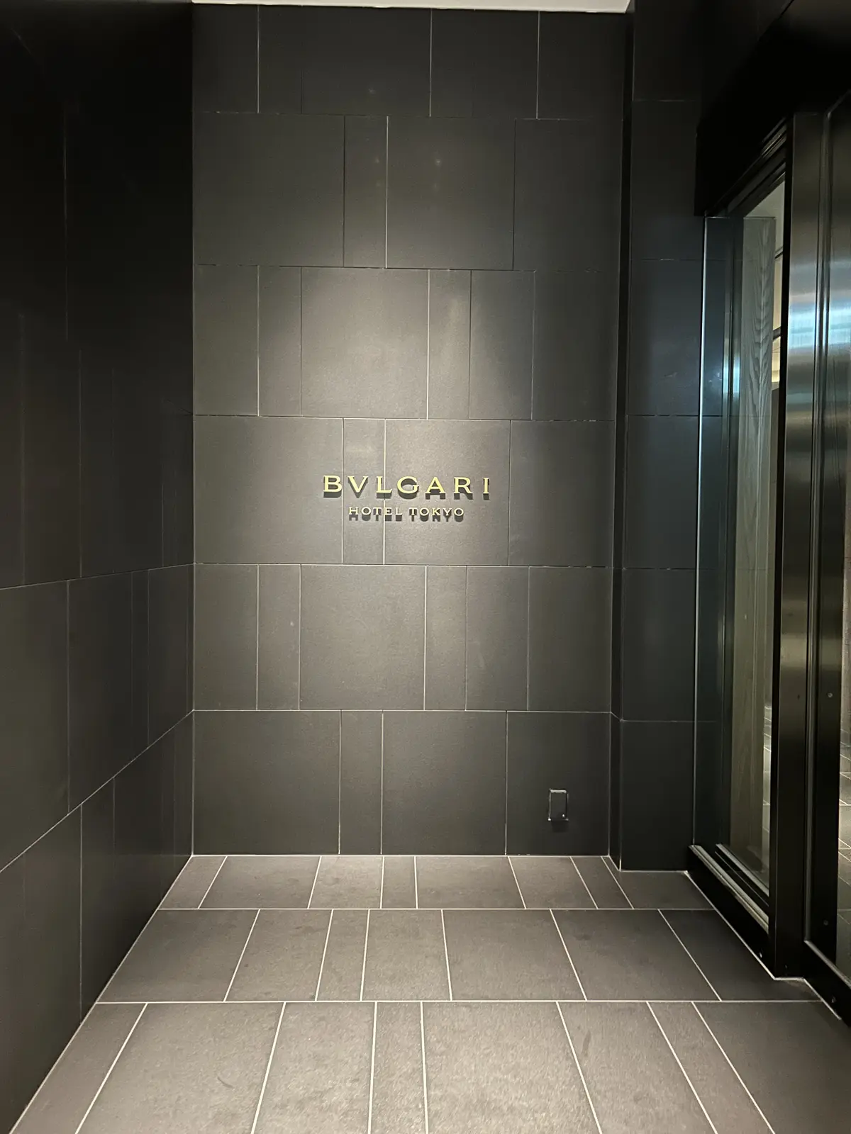 ブルガリホテル１階入り口
