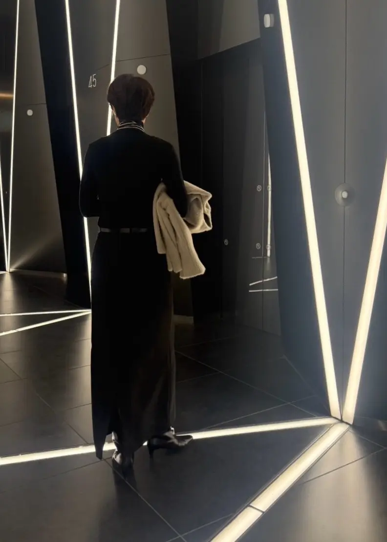 一着のブラックタイトスカートから始まるミの画像_3