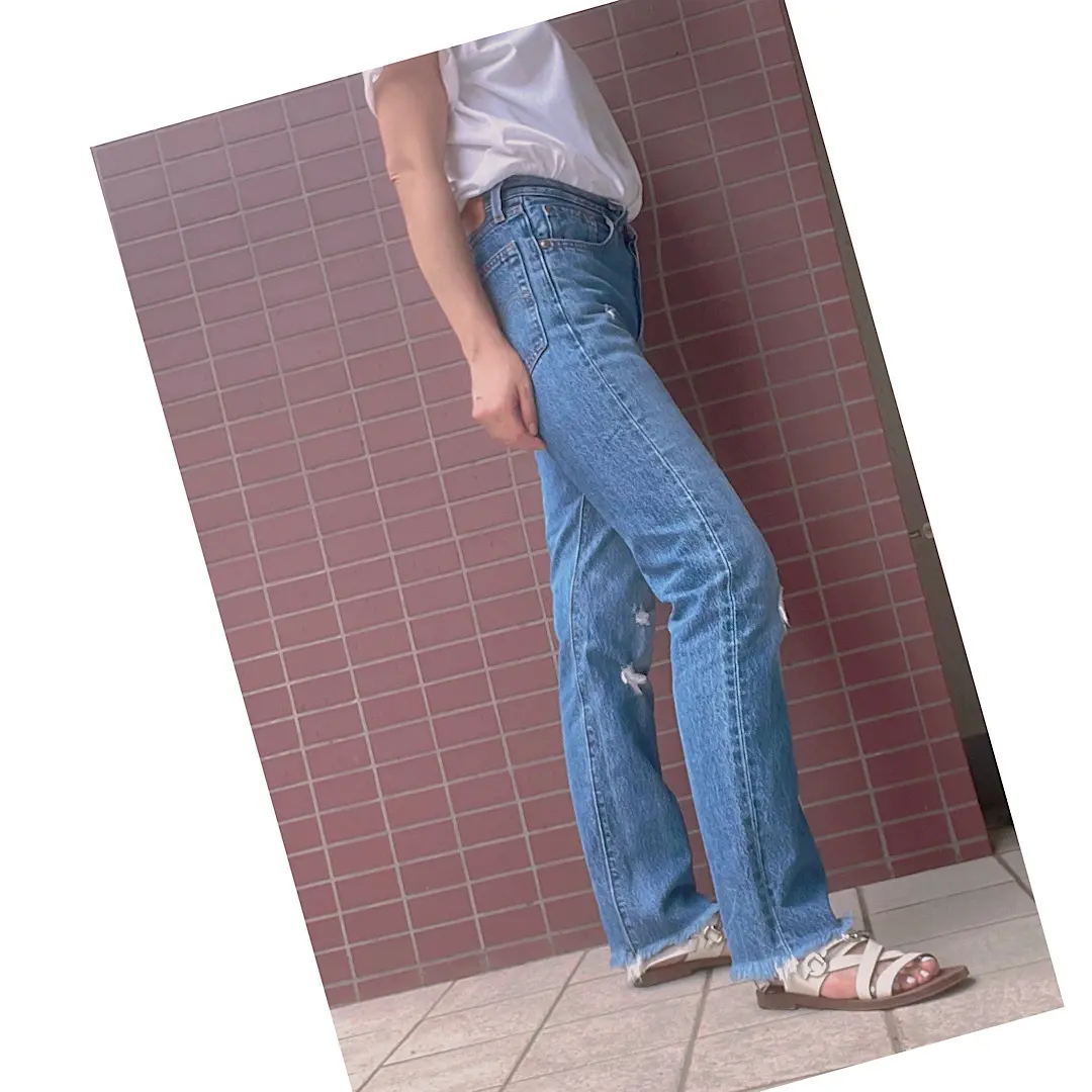 白Tシャツ×blueデニム