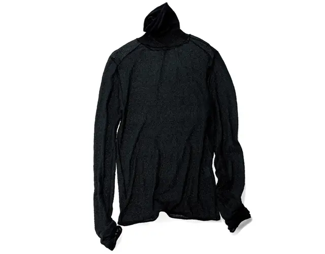 黒の合わせやすさはそのままに、印象は女らしい透けブラック