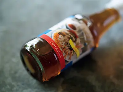 骨付き鶏のうま味を包み込む！ “鶏肉とかの画像_2