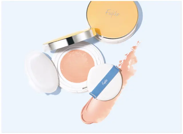 フジコ あぶらとりウォーターパウダーNEO SPF33・PA+++ 13g ￥2,530／かならぼ