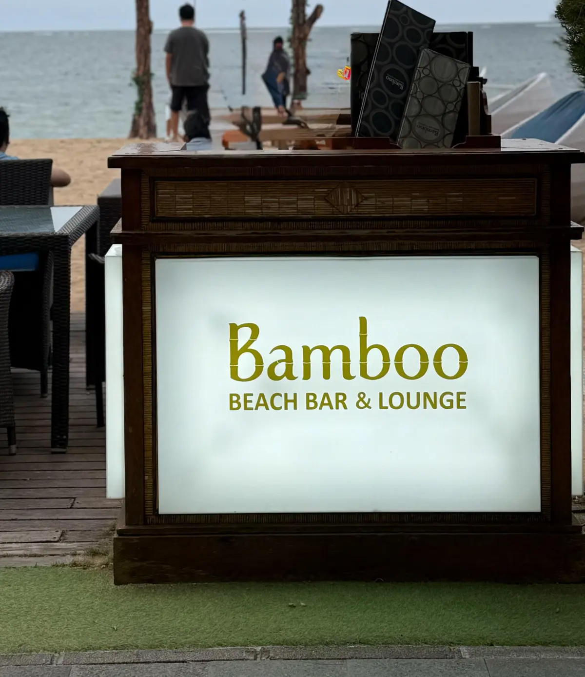 バリ島　サヌール　50代夫婦旅行　プラマサヌールビーチホテル　PRAMA SANUR BEACH BALI　BambooBAR