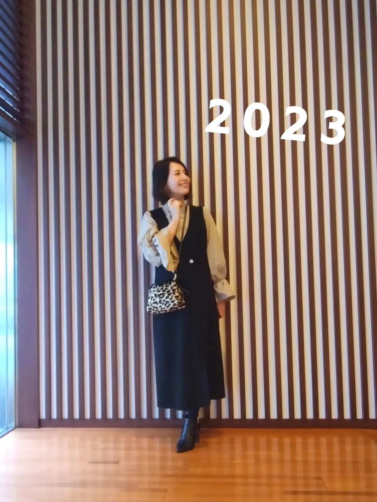 名古40代ファッション、zaraのジャンパースカート、VIRINAのステイシーブラウス、スタイルデリのブーツ、ジャンニキアリーニ、低身長コーデ