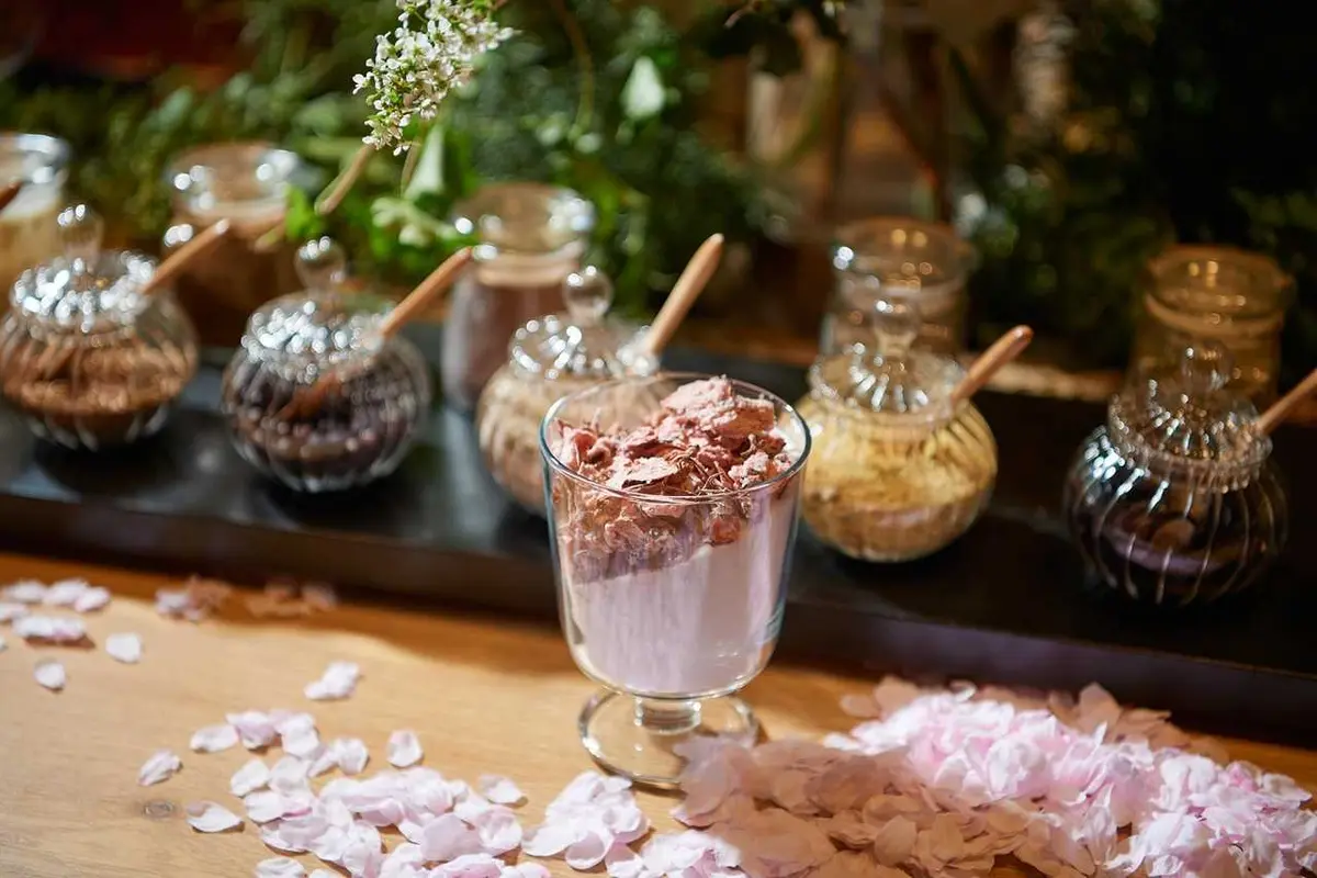 「アンダーズ東京」AO スパ＆クラブ 桜と塩のフットリチュアル