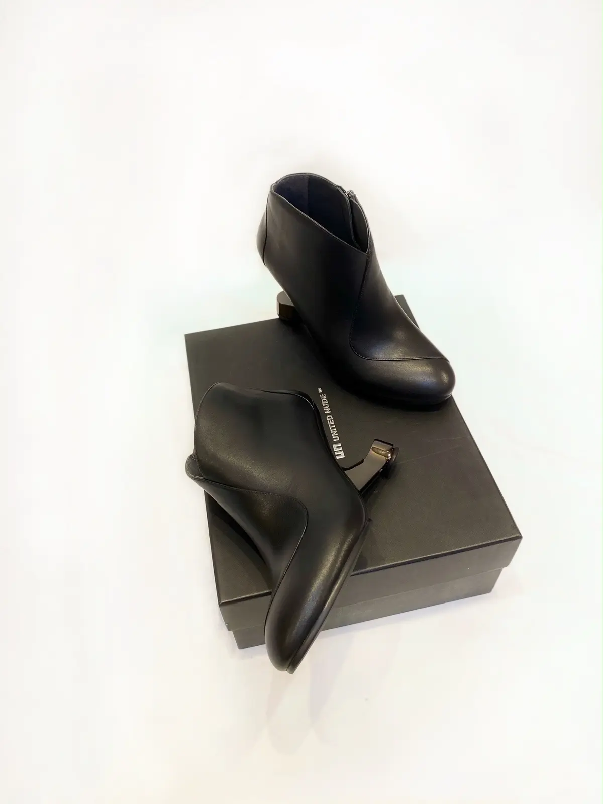 新入りショートブーツで大人綺麗目コーデ の画像_3