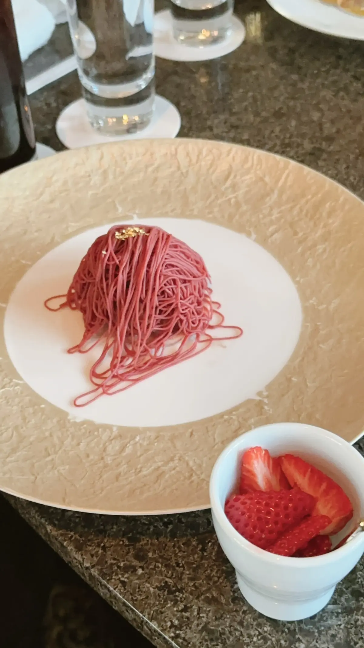 東京ベイコート倶楽部ラウンジのケーキ