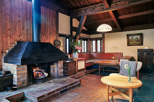 「談話室」は山荘風の趣。