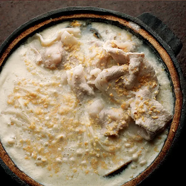 ほっとするおいしさ「アサリと豚肉の豆乳鍋」