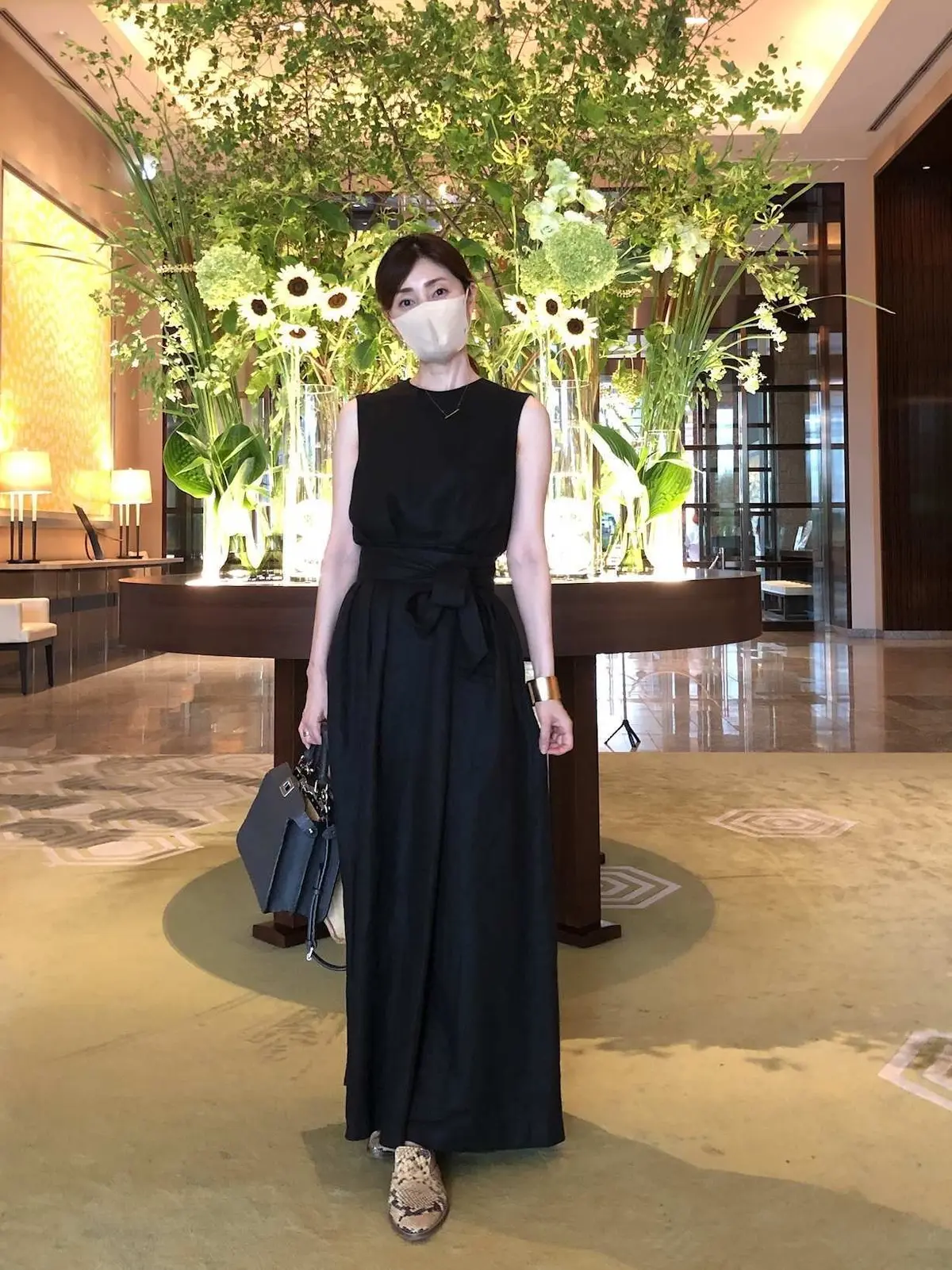 おしゃれなアラフィーの「夏ワンピース」今年らしい着こなしとは？