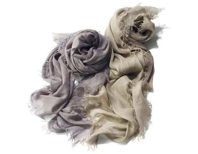 アソースメレの「シルクリネンスクエアストール」