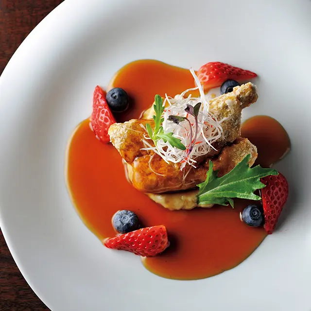 スペアリブとベリーのライチソース 酢豚 仕立て。