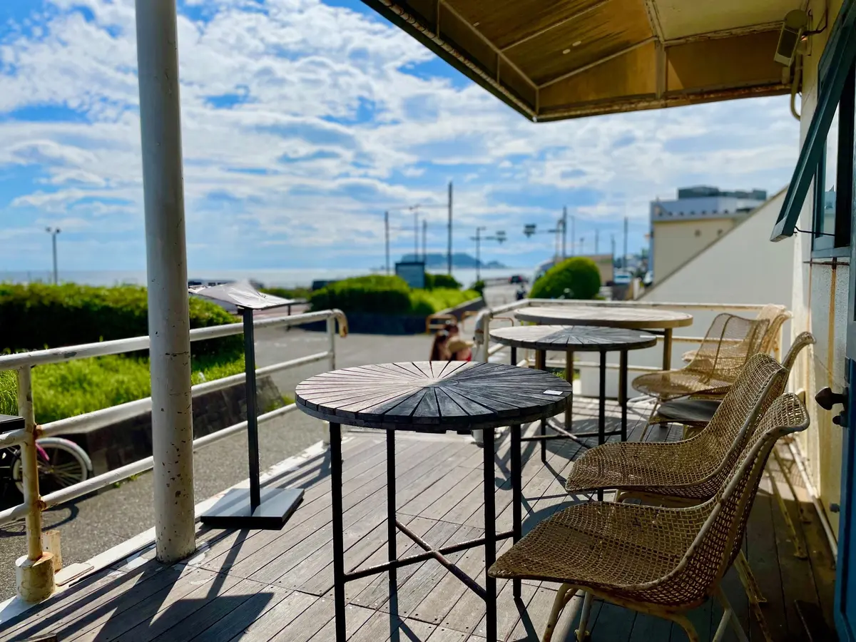 ダブルドアーズ七里ヶ浜店のテラス
