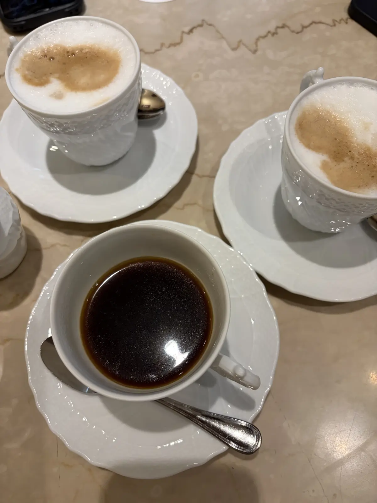 成城アルプスのカフェラテとカフェオレ