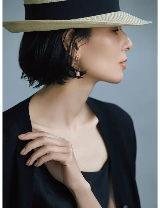 ヴィンスの黒のワンピースの田沢美亜