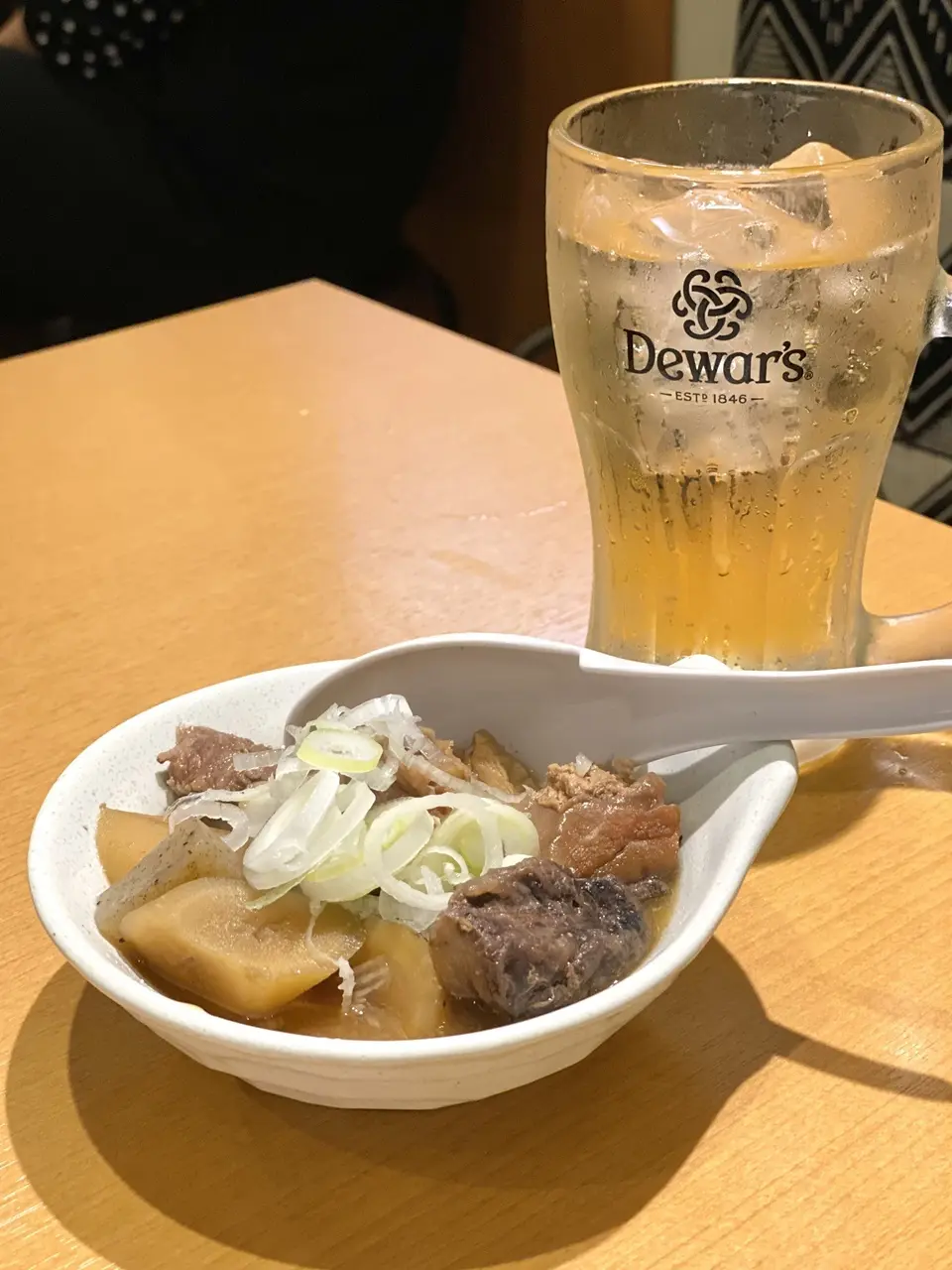 梅酒ソーダともつ煮込み