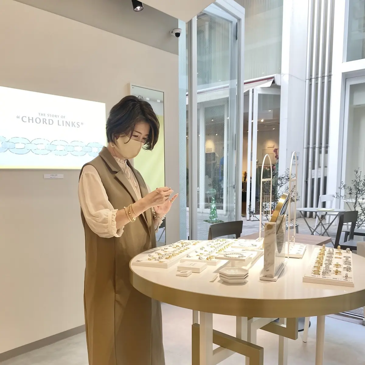 デザートとともにジュエリーを楽しめるカフの画像_2