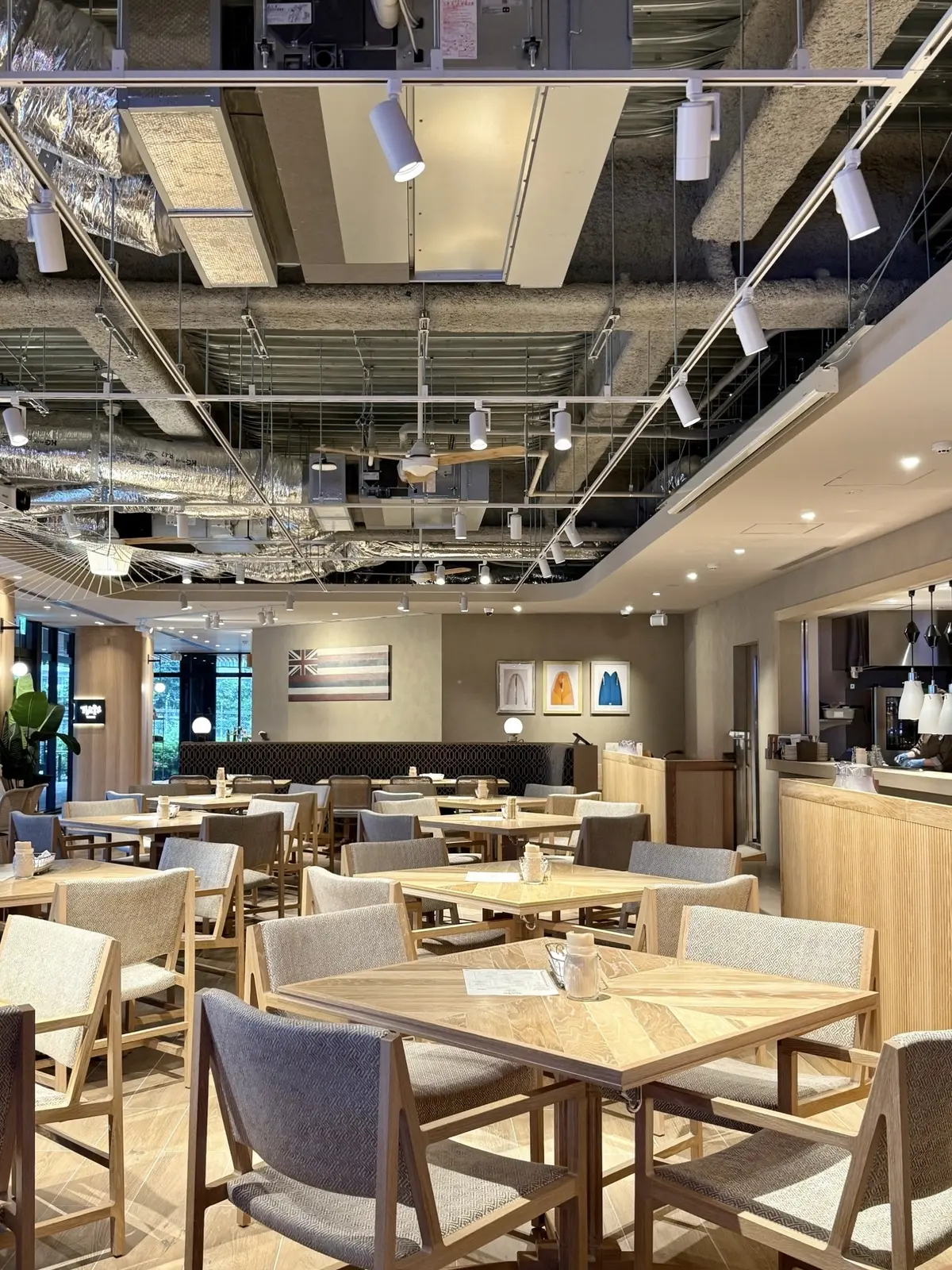 Tikis Tokyo 店内座席