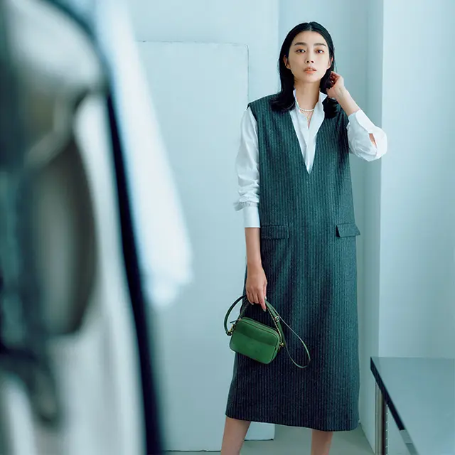 マニッシュなピンストライプでいっそうクールな着こなしを