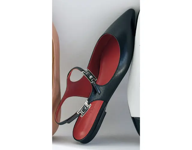 エルメスのフラットパンプス