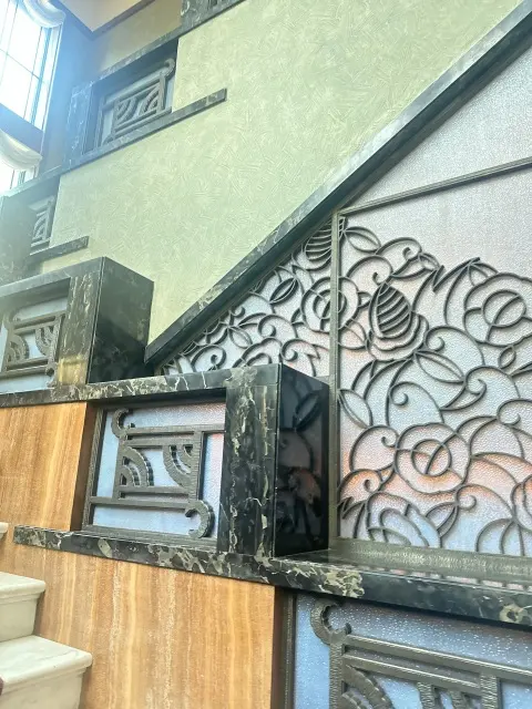 紺ジャケットで東京都庭園美術館への画像_4