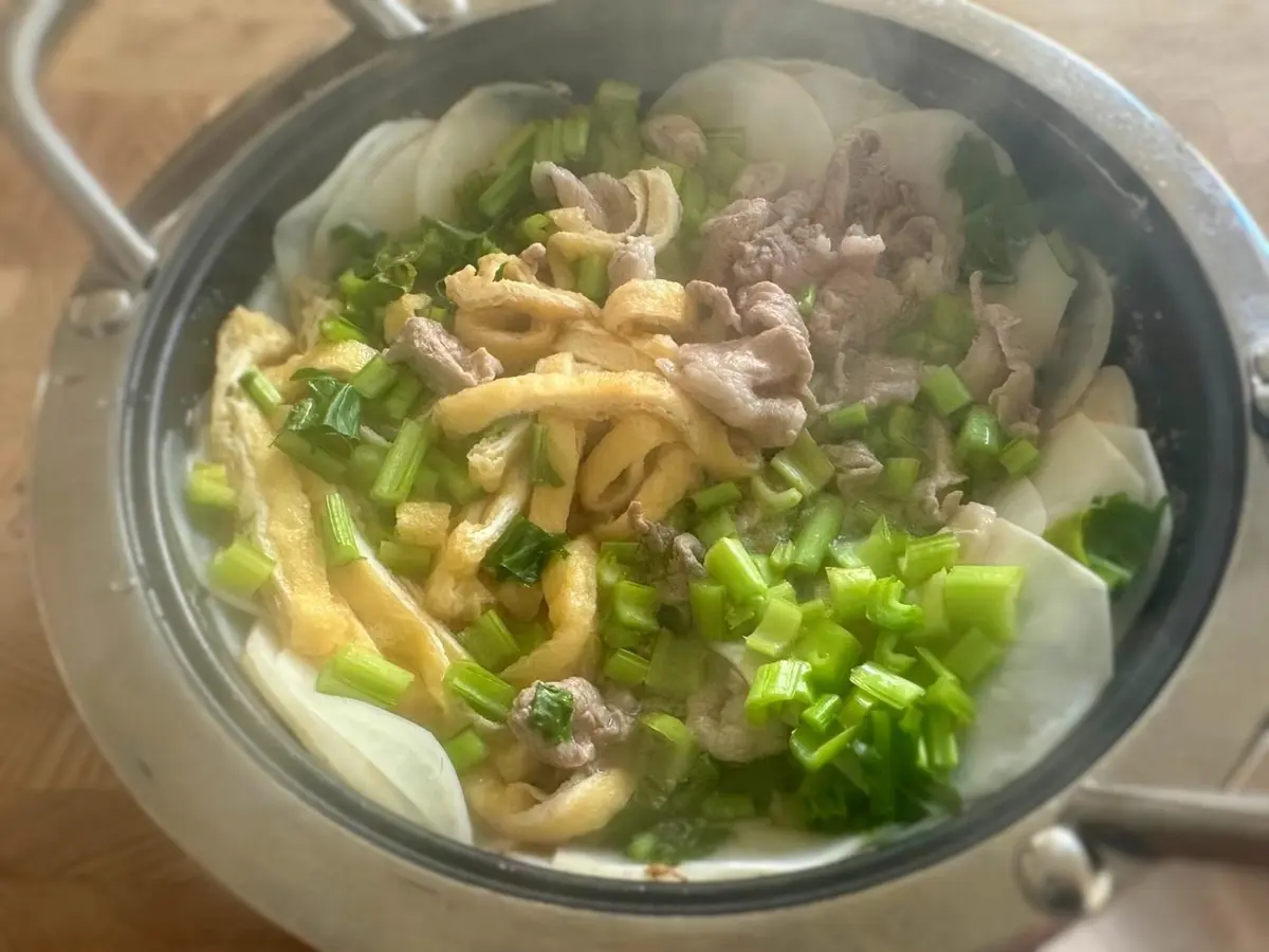 OurAge×Webエクラ かぶ・豚・お揚げのすっきり鍋レシピ　完成した写真