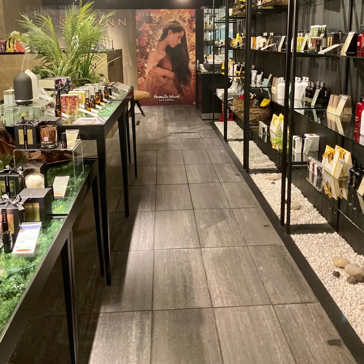 表参道ヒルズ内のTHANNのショップ