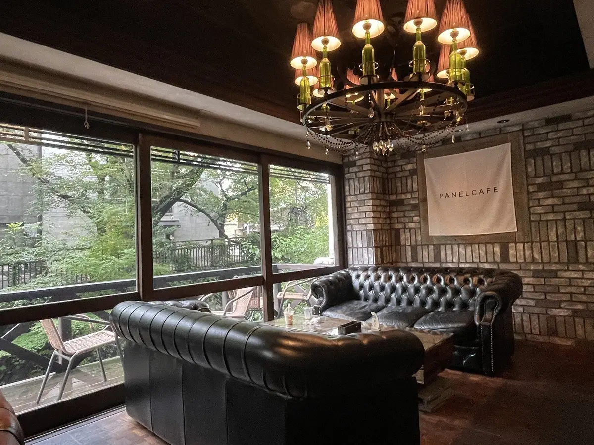 ZARAの秋色夏素材のサロペットで雨の南の画像_5