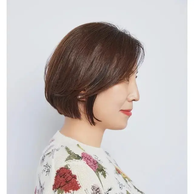 顔まわりの毛流れがカギ！トレンドの「ミニボブ」で洗練度を上げる【50代髪型・ヘアスタイル】