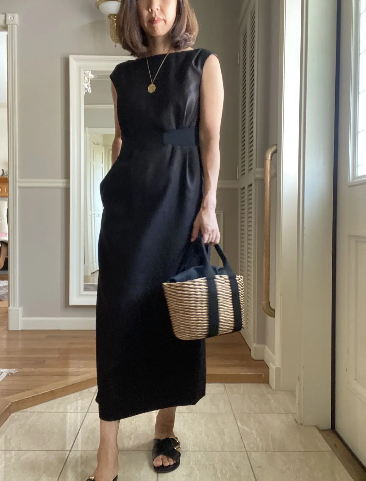 黒ワンピースはtarohoriuch