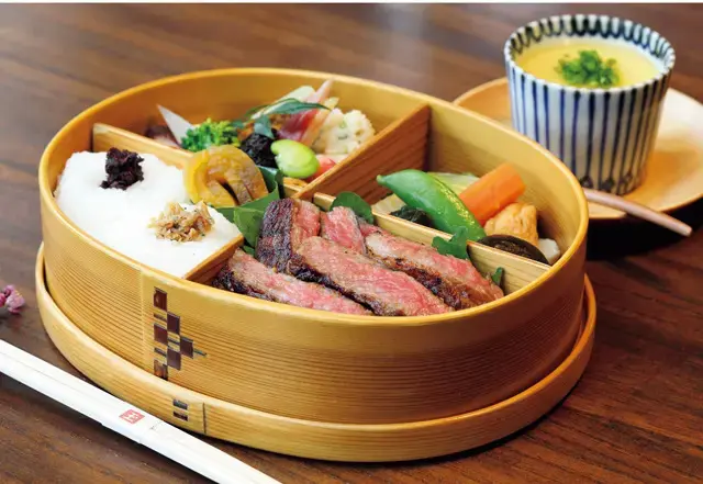 「食事の選択肢が広く、玉の湯のお料理をいただくことも、自分で軽く調理することも可能。