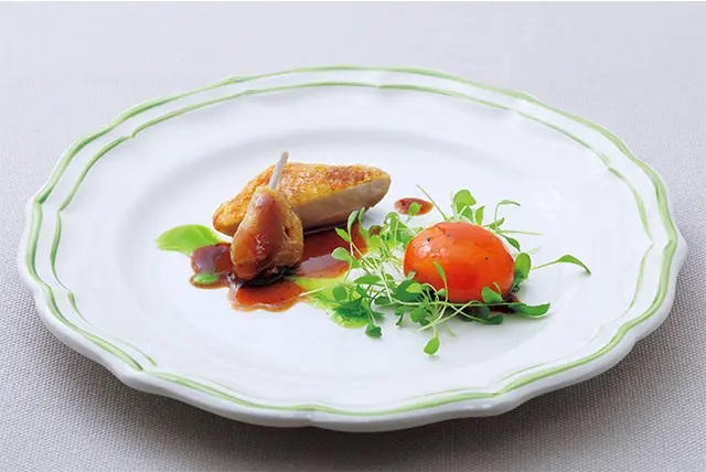 フランス産ウズラのローストとコ ンフィ 寿雀卵ソース