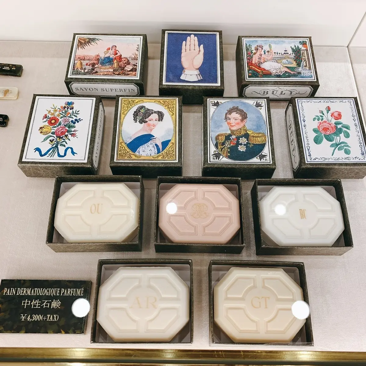 イニシャルを刻印する有料サービスも。「サヴォン・スゥペールファン」　各150g　￥4,300